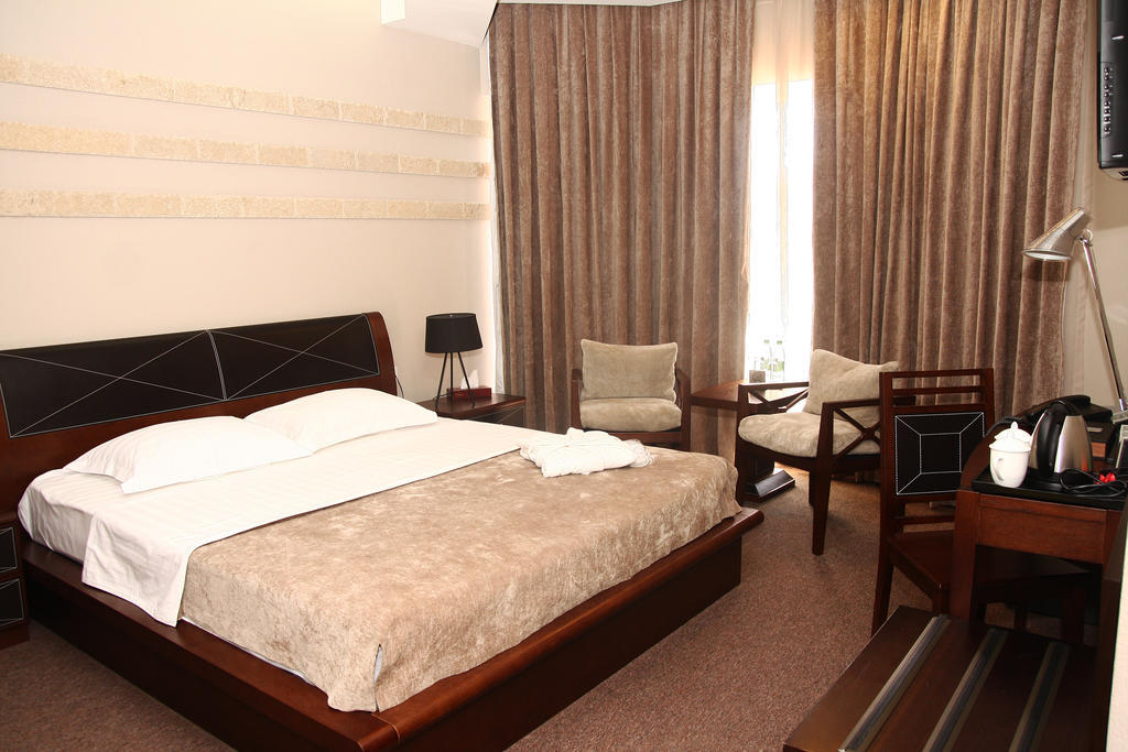 Grand M Hotel Navoi Værelse billede