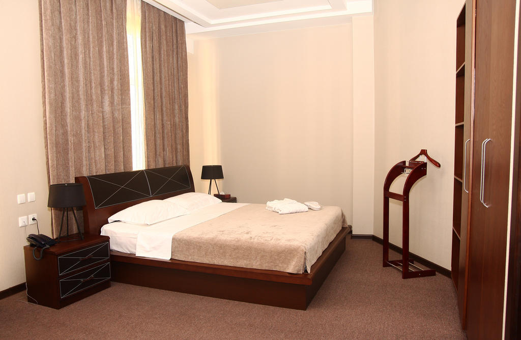 Grand M Hotel Navoi Værelse billede