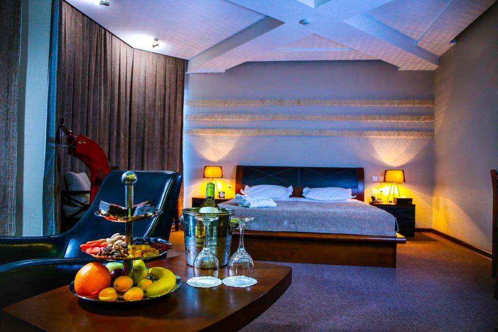 Grand M Hotel Navoi Eksteriør billede