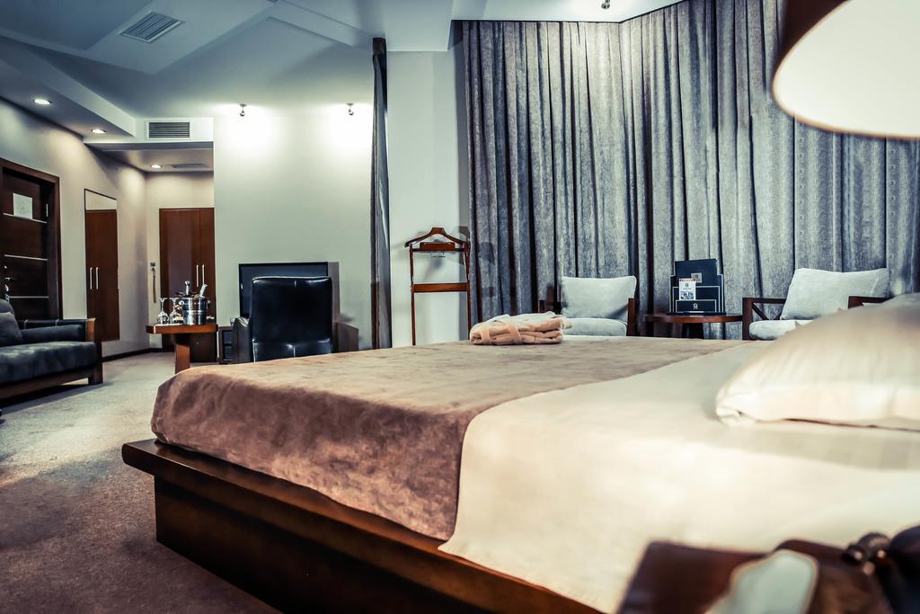 Grand M Hotel Navoi Eksteriør billede